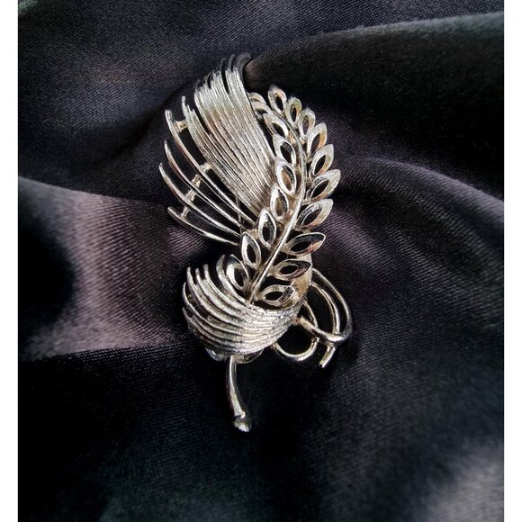 Vintage LISNER Signed Wheat Sheaf Leaves Floral Silver Toned Brooch Pin - Picture 2 of 7